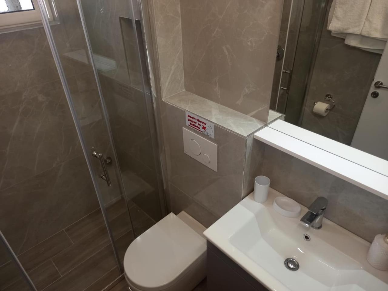 Kosta Apartments Sarandë Kamer foto